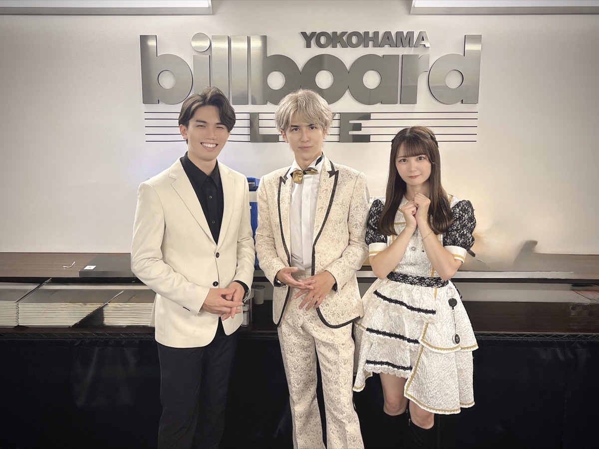 ビルボードライブ横浜でのアワード受賞パーティーに出演したYOURIと出演者