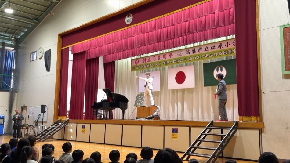 学校の周年式典にマジシャンを呼ぶ価値とは